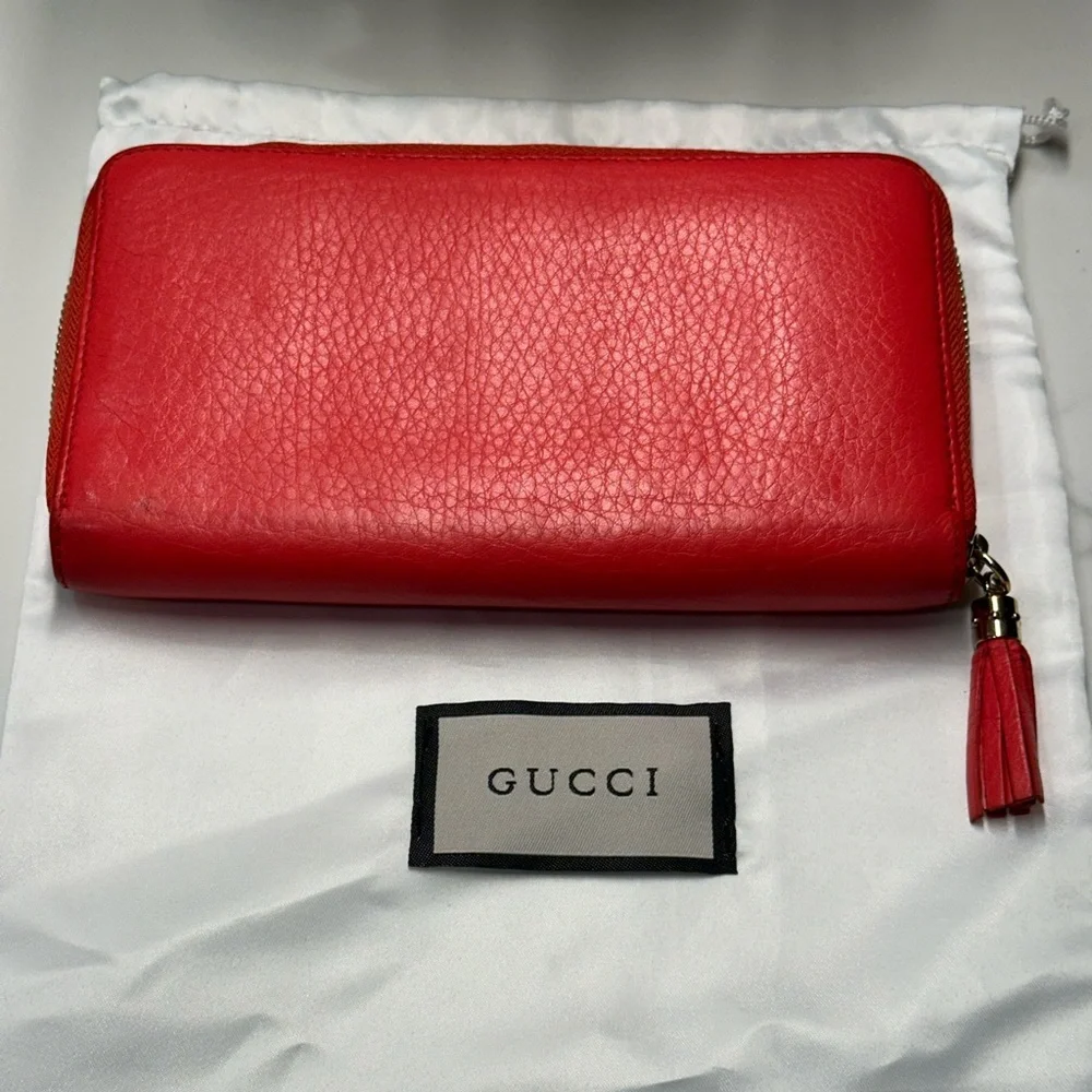 Gucci elegant coral